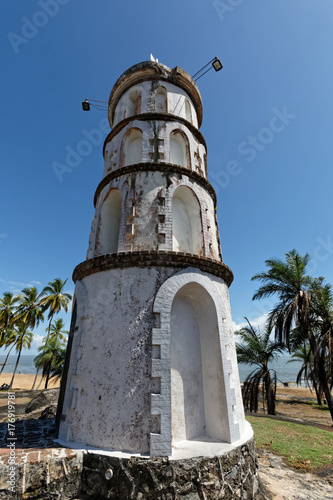 Un monument de l'histoire du bagne en Guyane française, la tour Dreyfus, sémaphore de communication avec le bagnard, le Capitaine Dreyfus détenu sur l'île du Diable, Kourou, © galaad973