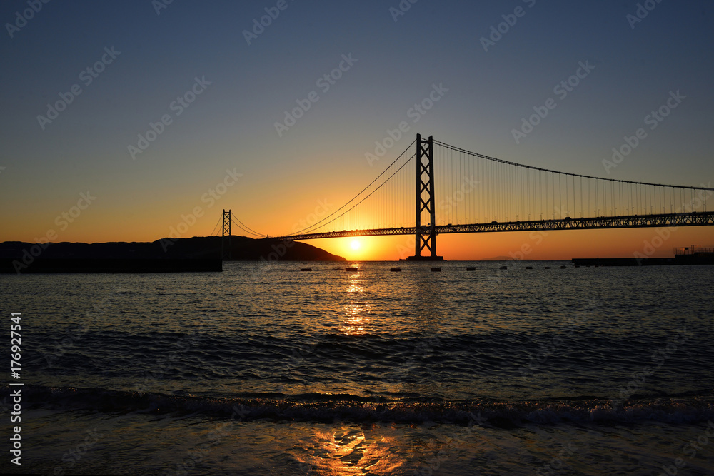 夕日と明石海峡大橋のコラボ