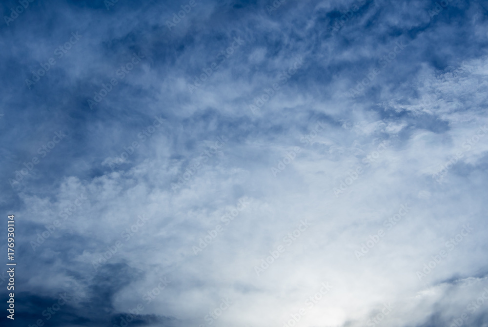 Obraz premium Clouds in the blue sky