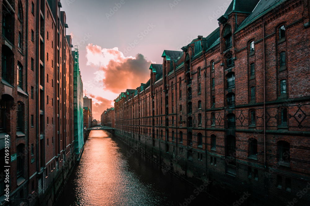 Naklejka premium Speicherstadt Hamburg Sonenuntergang