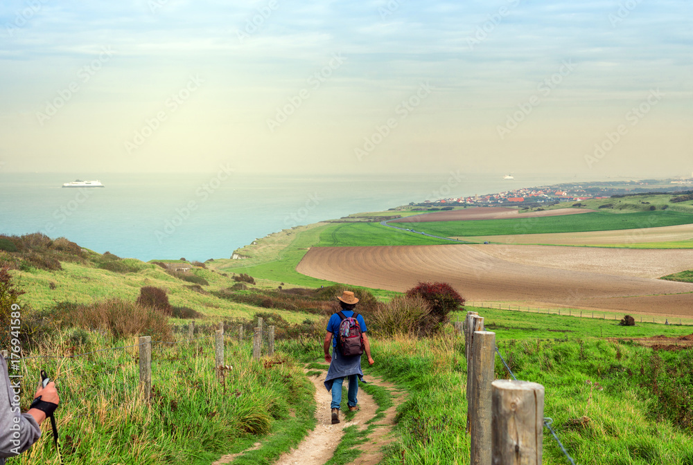 randonneurs sur le cap blanc-nez