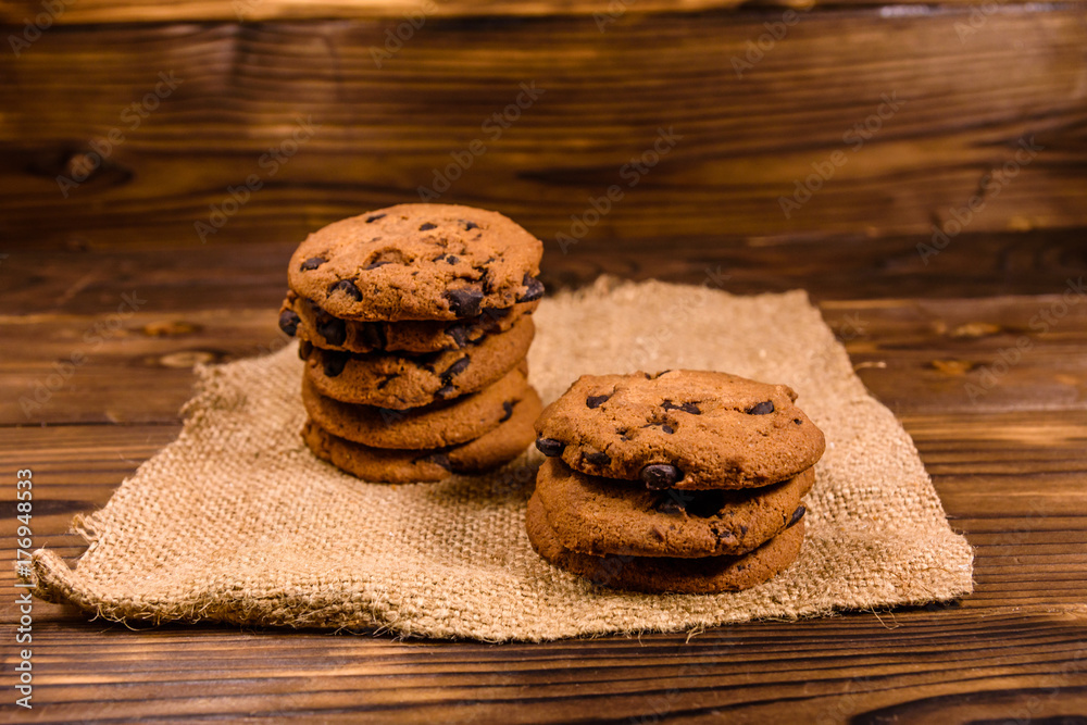 Fototapeta premium Chocolate chip cookies on sackcloth on a wooden table