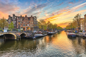 Stickers Amsterdam Zonsondergang boven Amsterdamse waterkant  © Noppasinw
