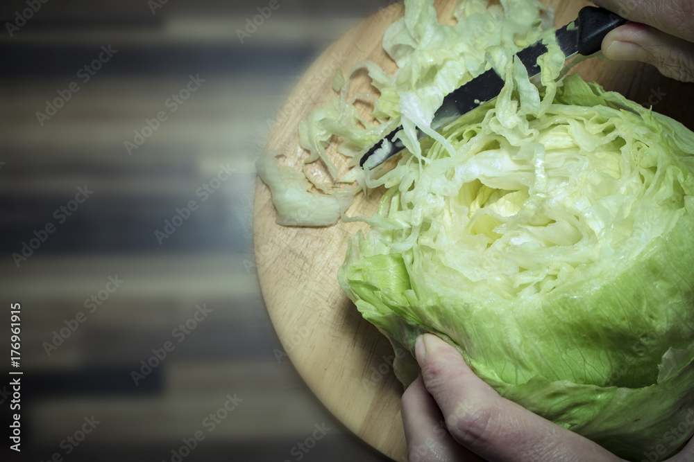 Obraz premium Cutting Lettuce