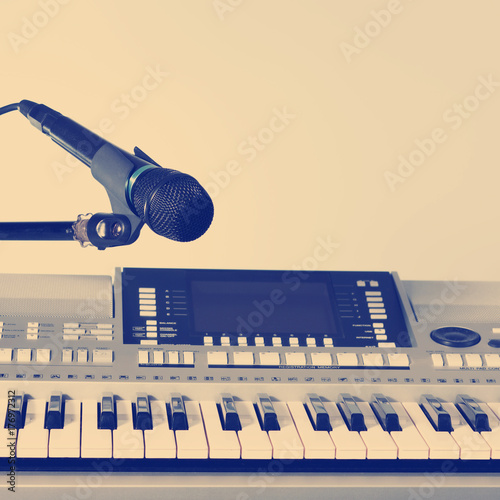 Fotografie Synthesizer and microphone. Close view, toned.