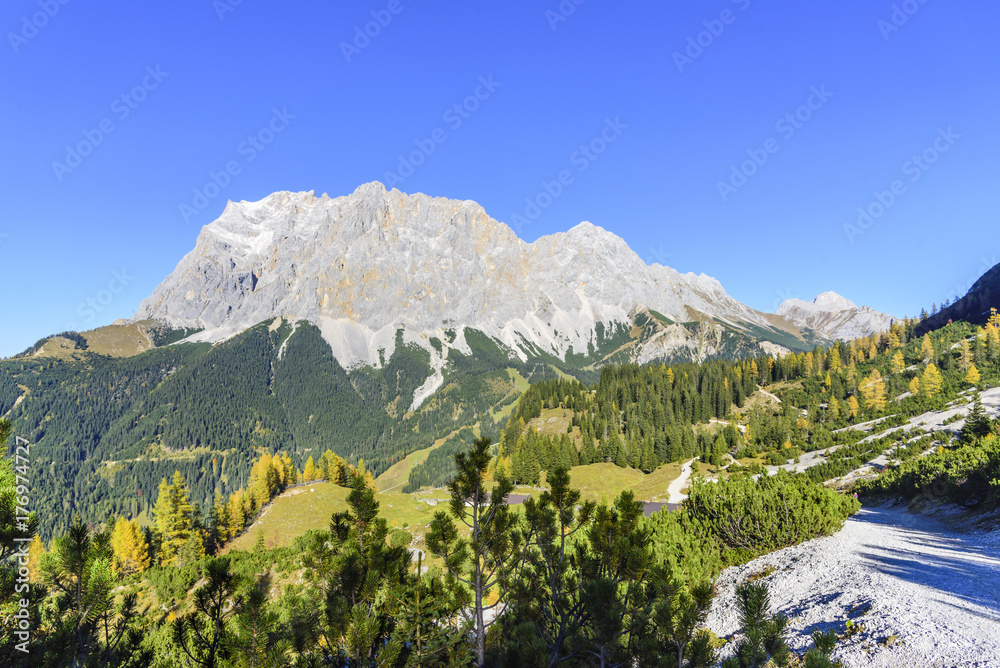 Ausblick auf das Zugspitz-Massiv