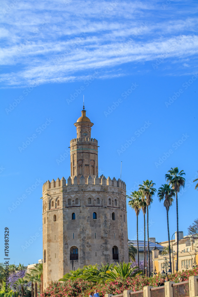 Vista da Torre do Ouro em Sevilha Espanha