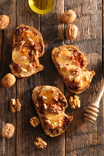 sandwich toast with walnut and honey