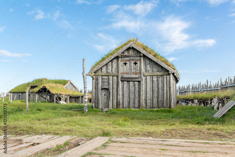 Recreación de una casa tradicional Vikinga en la península de Stokksnes en Islandia Recreación de una casa tradicional Vikinga en la península de Stokksnes en Islandia