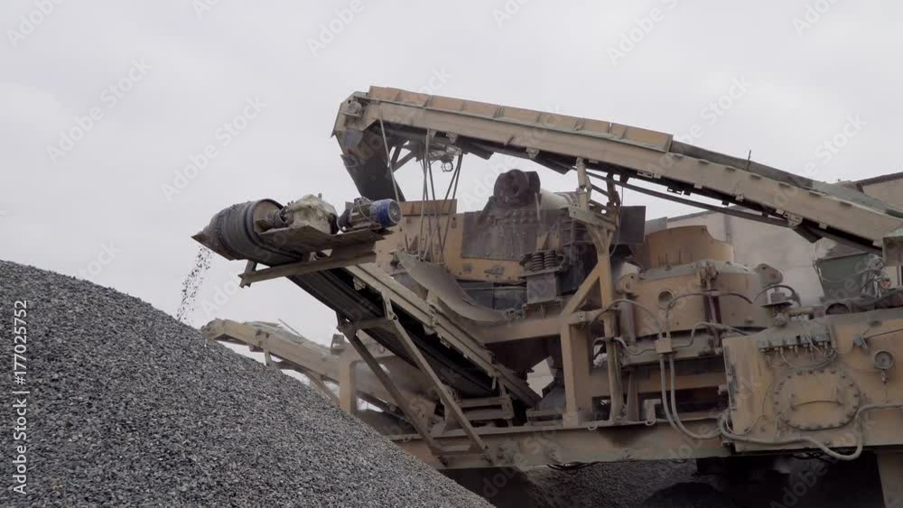 the mining process machine mining ore into fine raw materials the mining process machine mining ore into fine raw materials