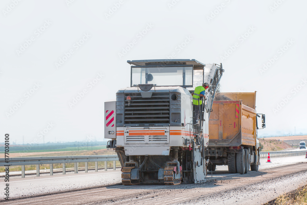 Cold milling machine for repair road Cold milling machine for repair road