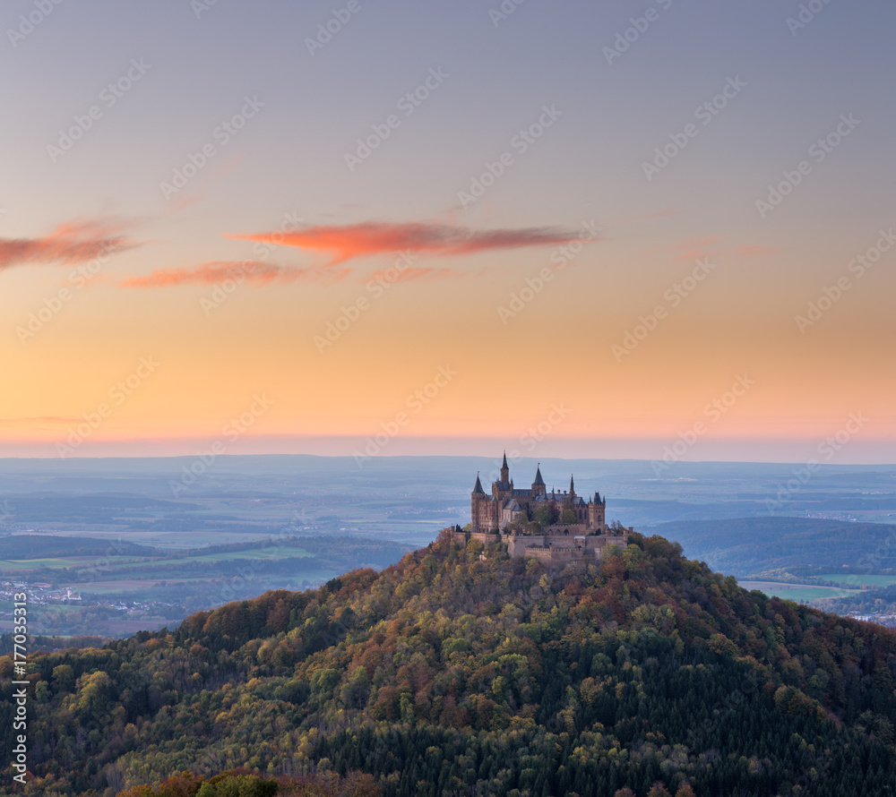 Burg Hohenzollern bei Sonnenuntergang