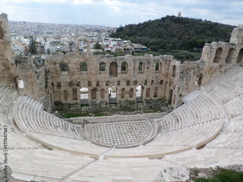 Die Akropolis in Athen ist die wohl bekannteste Vertreterin der als Akropolis bezeichneten Stadtfestungen des antiken Griechenlands. Die Athener Akropolis mit ihren bemerkenswerten Gebäuden wird desha