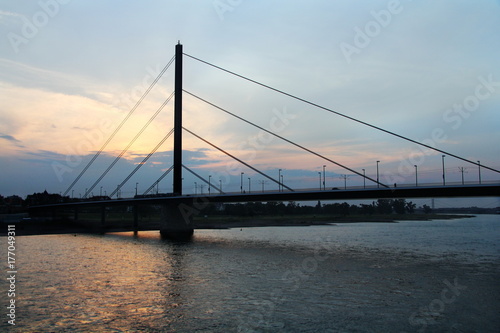 Brücke bei Sonnenuntergang, Düsseldorf