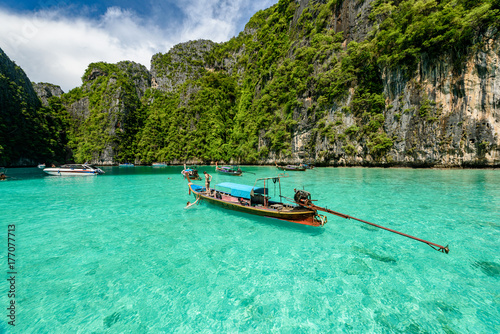 Beautiful crystal clear water at Pileh bay at Phi Phi island near Phuket, Thailand © 9mot