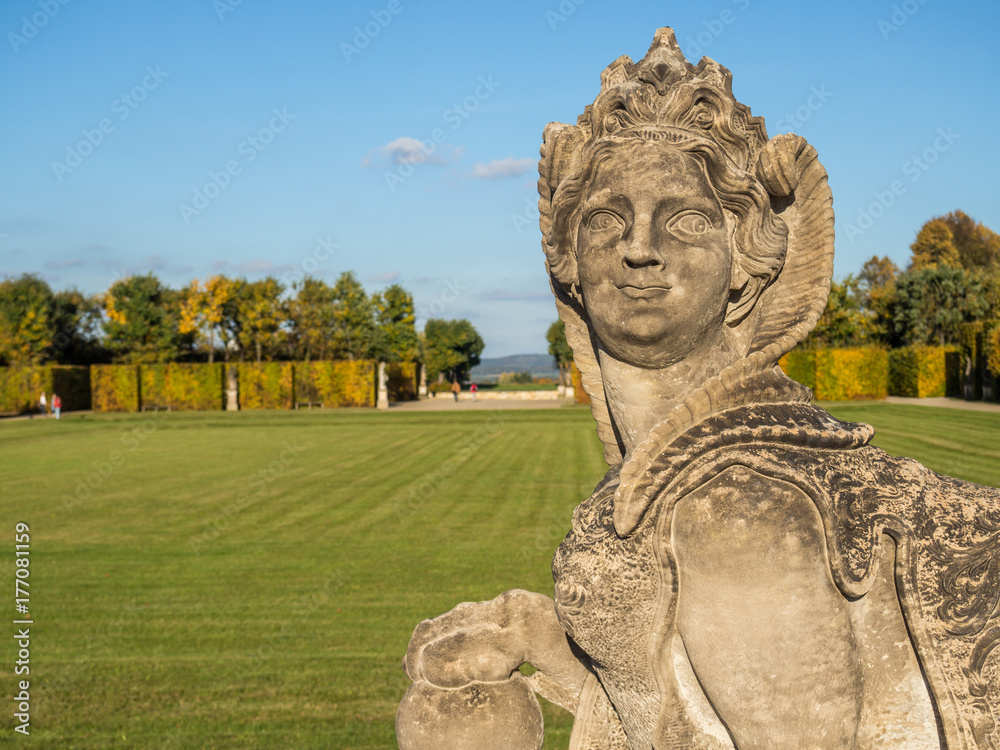Fototapeta premium Sandsteinfigur im Barockgarten Großsedlitz