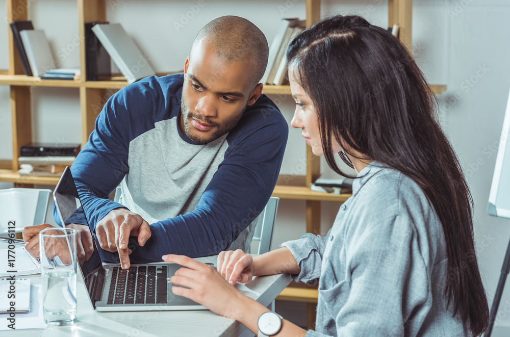Fototapeta premium multiethnic couple using laptop