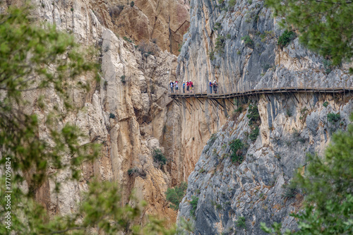 El Caminito del Rey footpath with tourists n2