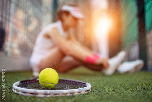 Girl on tennis court © Vasyl