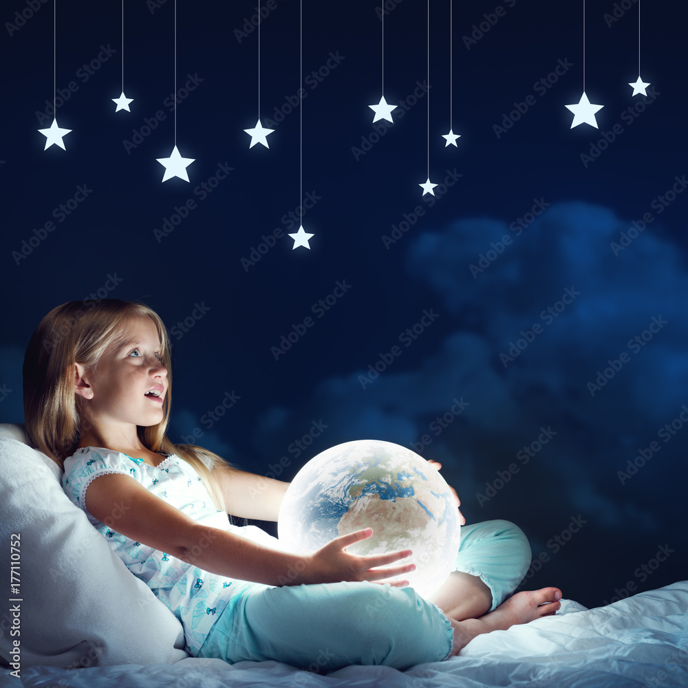 Naklejka premium Girl in her bed and glowing globe