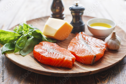 Salmon steaks with cheese and fresh ingredients