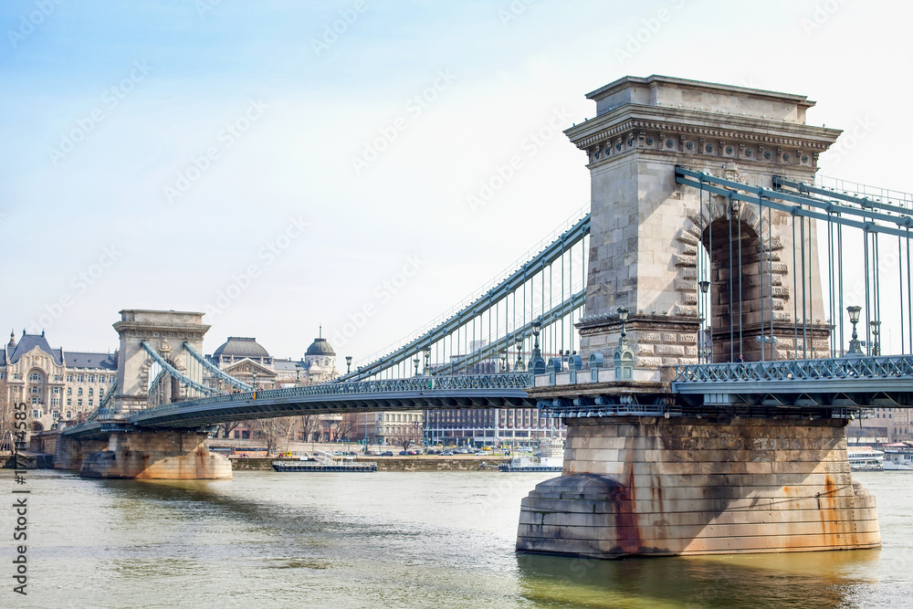 Obraz premium Bridge in Budapest, crossing the Danube