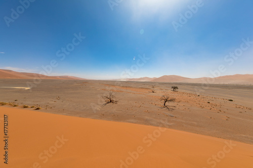 Sonnenschein über der Namib-Wüste