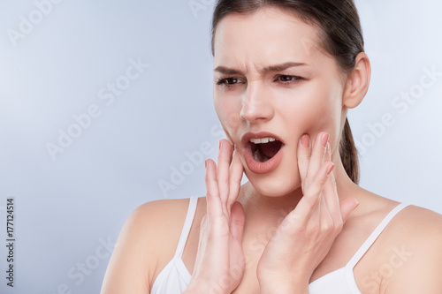 Obraz na płótnie Woman suffering from toothache w salonie