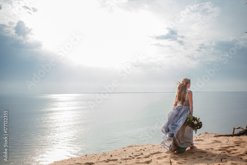 couple in love celebrating a wedding on the ocean