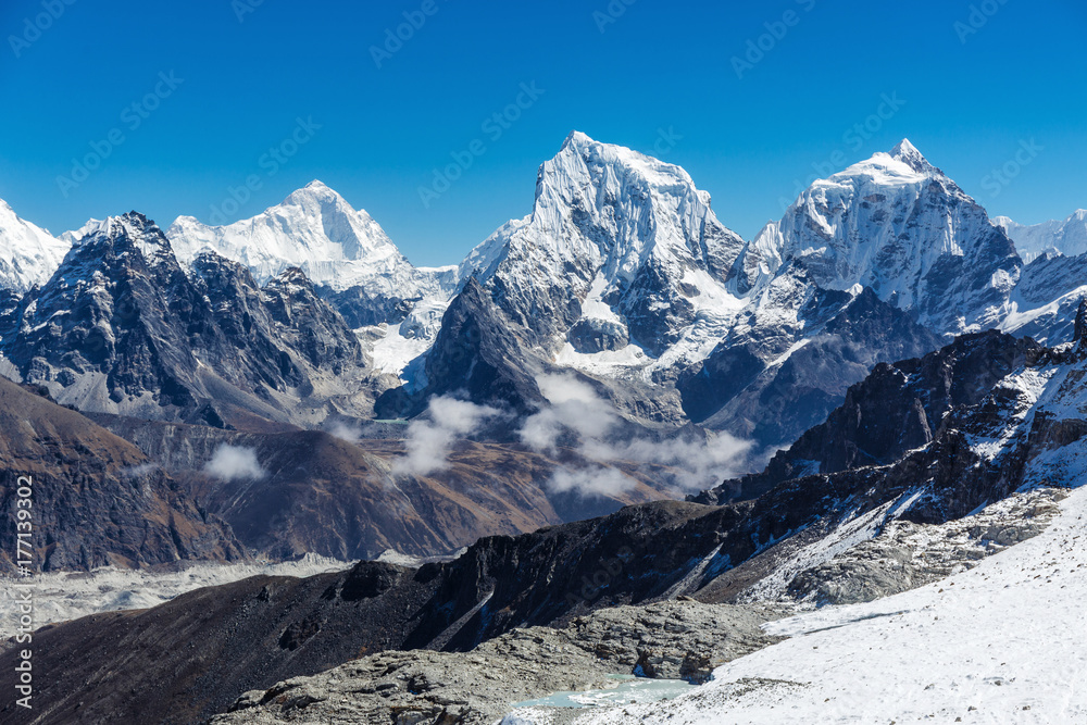 Snowy mountains of the Himalayas Snowy mountains of the Himalayas