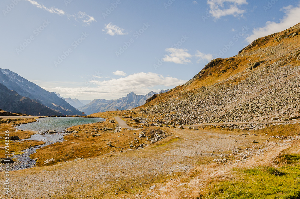 Susten, Sustenpass, Passstrasse, Alpen, Sustenstrasse, Bergstrasse, Bergsee, Haslital, Berner Oberland, Passhöhe, Herbst, Schweiz Susten, Sustenpass, Passstrasse, Alpen, Sustenstrasse, Bergstrasse, Bergsee, Haslital, Berner Oberland, Passhöhe, Herbst, Schweiz