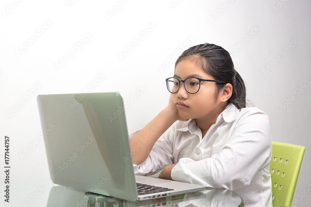 Various gestures to sit in front of the computer.