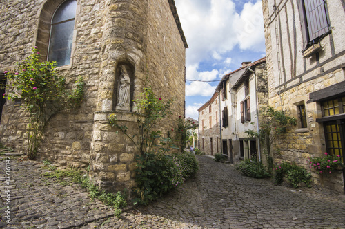Fototapeta Naklejka Na Ścianę i Meble -  The streets and houses of Cordes-sur-Ciel, a beautiful medieval town in southern France