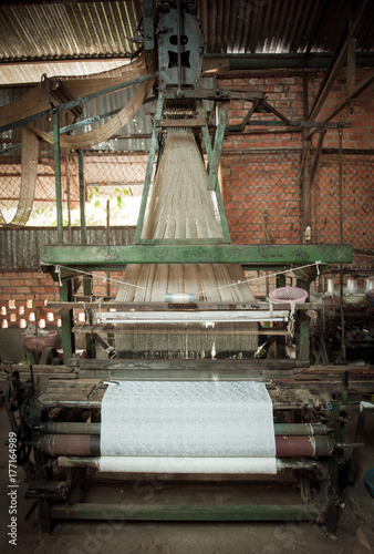 Silk loom weaving machine