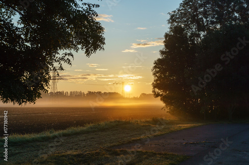 Sonnenaufgang mit Nebel