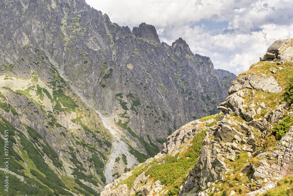 Obraz premium Scenic view of huge peaks in the High Tatras