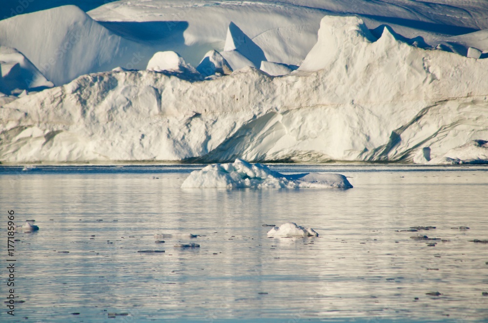 グリーンランド イルリサット 氷河 氷山 氷床 クルーズ ミッドナイト 白夜 世界遺産 絶景 海鳥 夏 Greenland Llulissat Glacier Midnight Cruise Ice Fjord World Heritage Stock Photo Adobe Stock