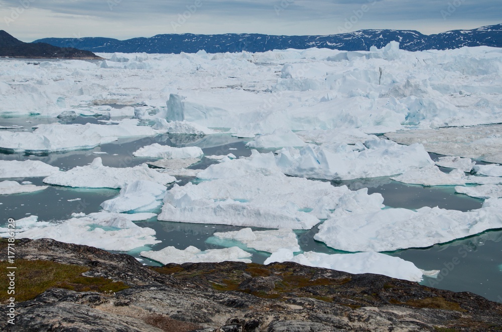 グリーンランド イルリサット セルメルミュート センメンミウ 世界遺産 氷河 氷山 氷床 ハイキング イヌイット 集落 絶景 夏 Greenland Llulissat Sermermiut Hiking Glacier Ice Fjord World Heritage Blue Line Hiking Stock 写真 Adobe Stock