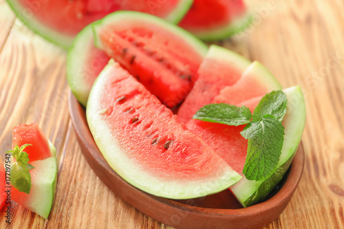 Tableau sur toile Tasty sliced watermelon on wooden table