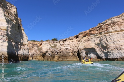 Die Küstenlandschaft Algarve in Portugal.