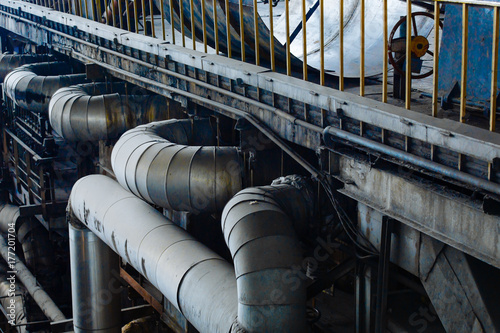 Piping and equipment in combined cycle power plant with metal tone