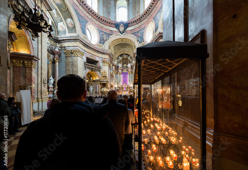Visiting St. Peter's Church in Vienna, Austria’s capital Fototapet
