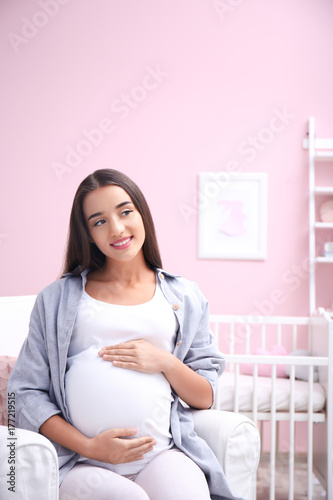 Pregnant woman sitting in b...