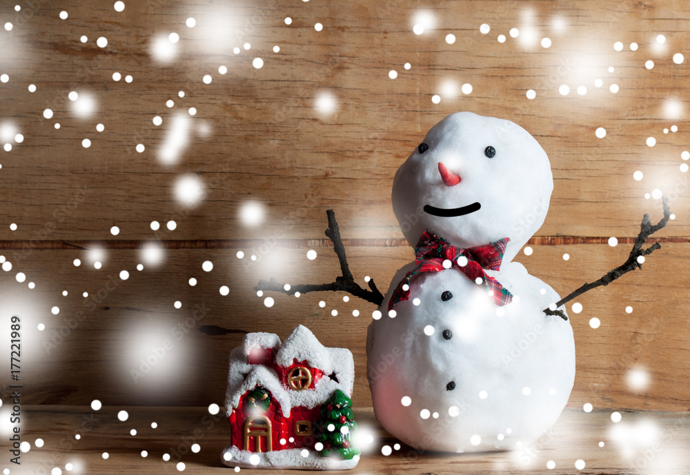 Obraz premium Small snowman on wood desk
