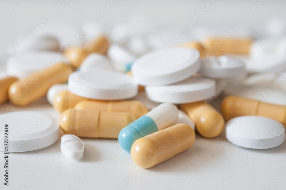 médicaments sur fond blanc médicaments sur fond blanc