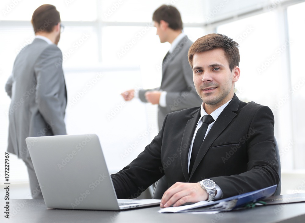Fototapeta premium successful businessman sitting at Desk in office