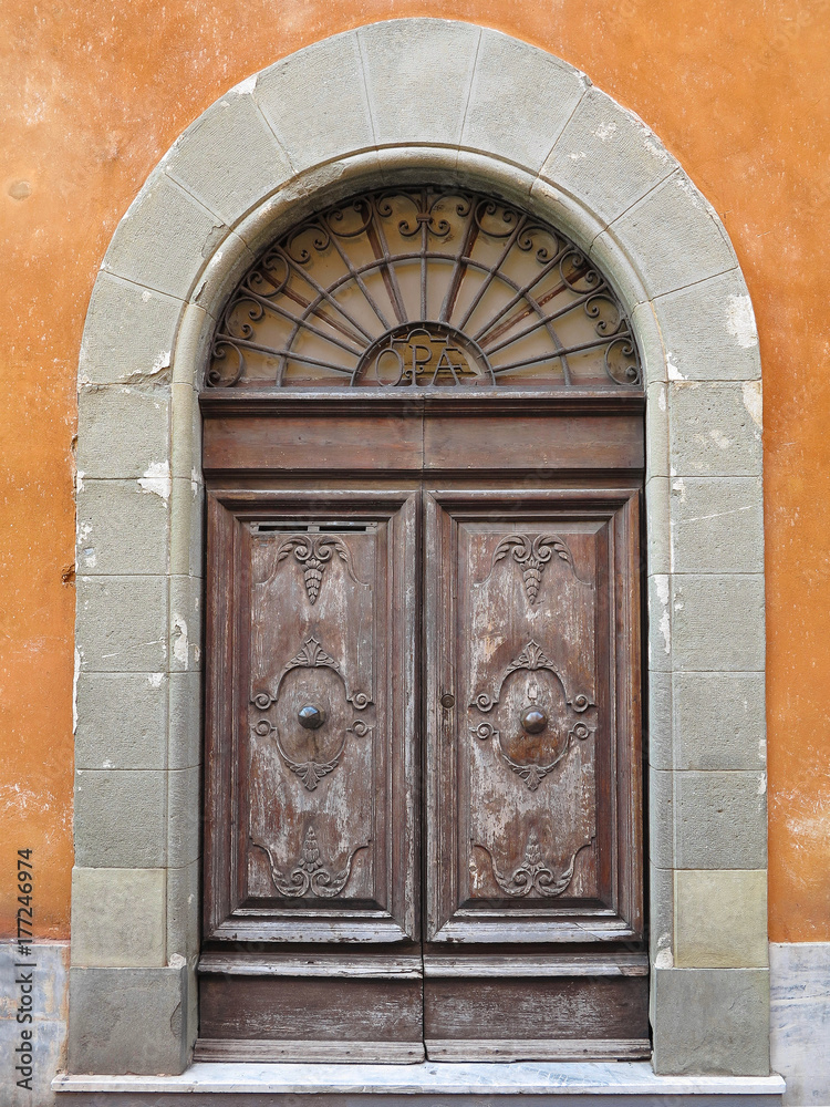vintage brown wood old door in the medieval sity of Pisa, Italy