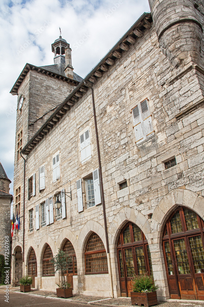 Martel. Hôtel de la Raymondie et le beffroi, monument historique 1330. Lot. Occitanie