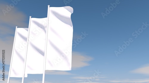 Foto Flaggen 3er weiss vor blauem Himmel