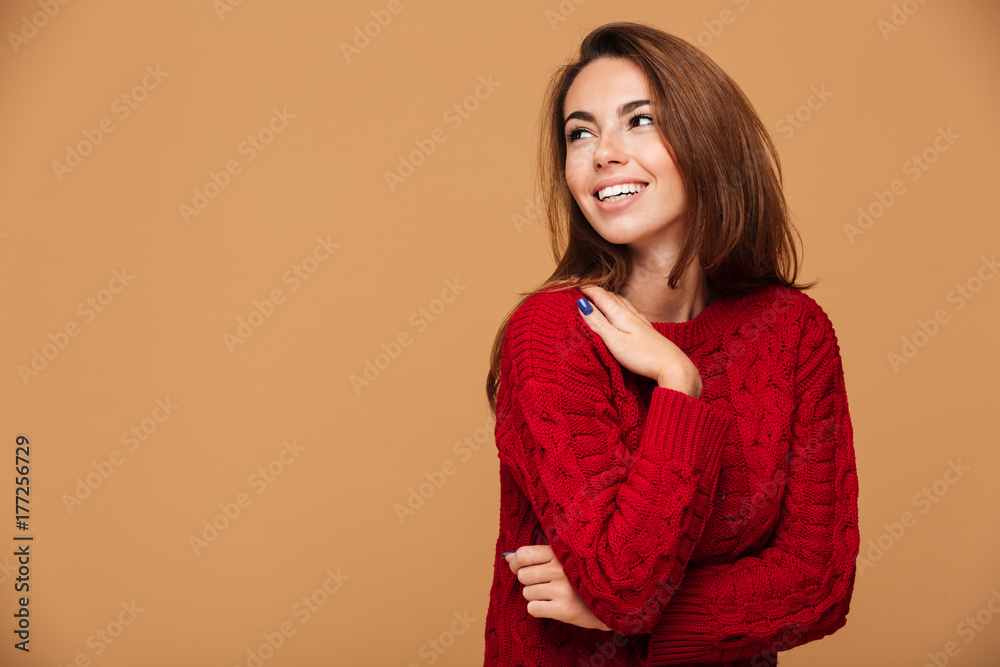 Obraz premium Smiling caucasian lady dressed in sweater